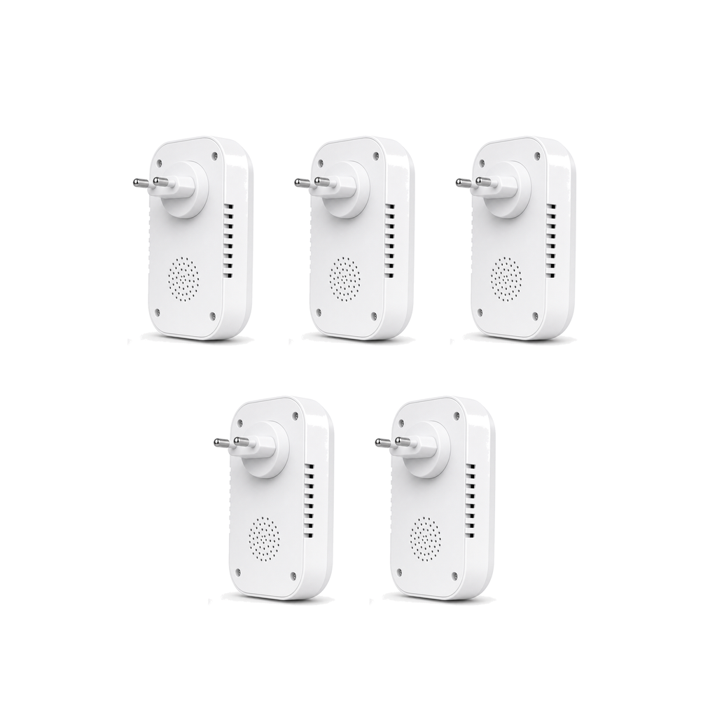 Lot de 5 détecteurs de monoxyde de carbone 3 en 1 avec prise EU sur fond blanc