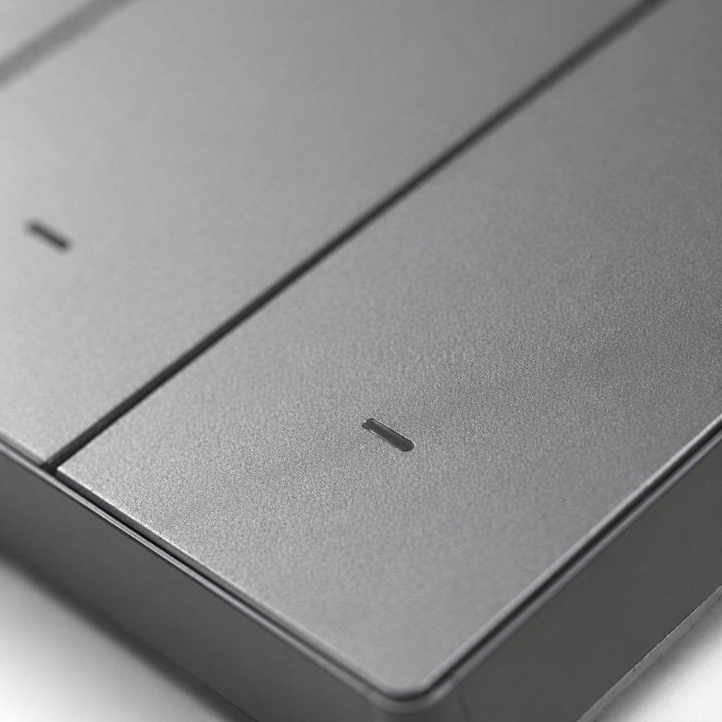 Détail d’un bouton du contrôleur de scènes gris NéoRemote R5 Pro.