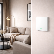 NéoSoft Bluetooth Comfort blanc un canal installé dans un salon moderne.