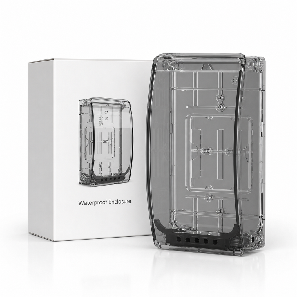 Boîtier étanche transparent avec boîte produit neutre sur fond studio