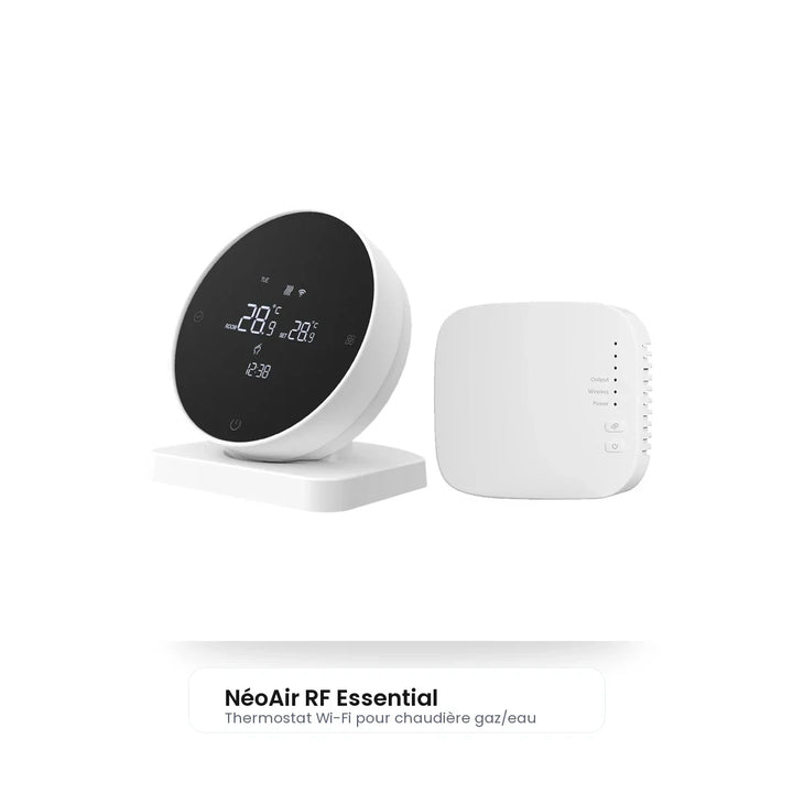Thermostat Wi-Fi NéoAir RF Essential avec récepteur chaudière sur fond blanc.
