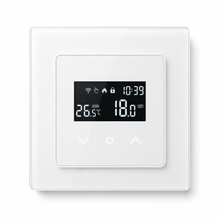 Thermostat tactile NéoGlass Essential blanc vu de face sur fond studio blanc.