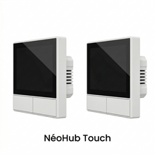 NéoHub Touch blanc présenté sous deux angles sur fond clair.