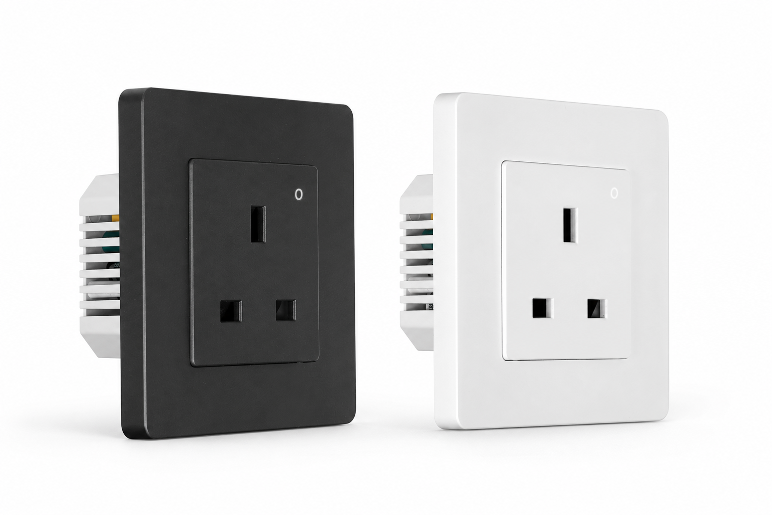 Prises murales ZigBee UK NéoPlug Ring Comfort grise et blanche, packshot studio sur fond blanc