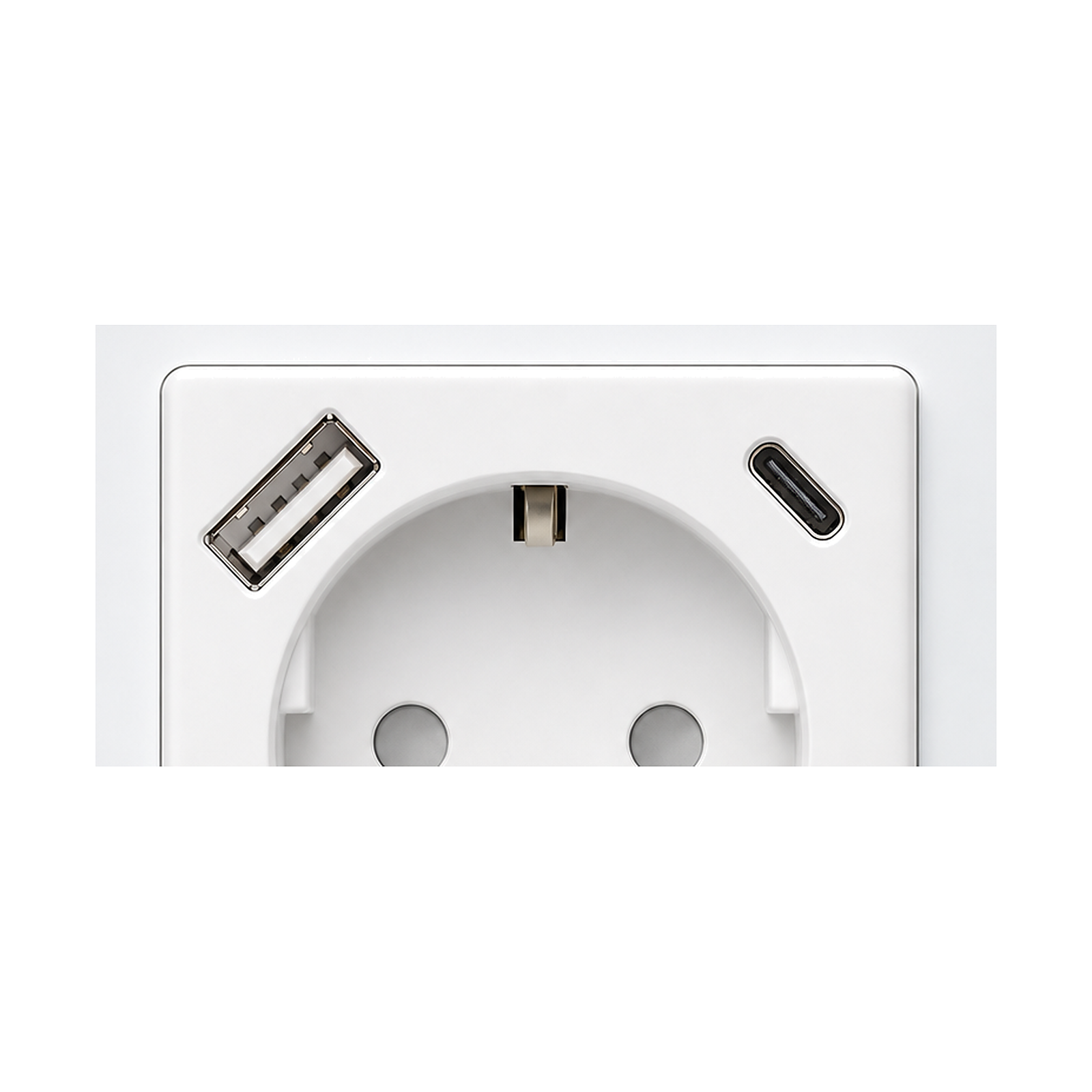 Détail des ports USB-A et USB-C de la prise murale Wi-Fi NéoPlug sur fond blanc