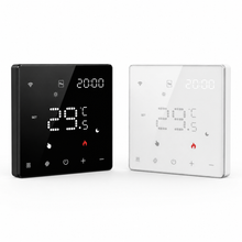 Thermostats muraux intelligents noir et blanc NéoPure Comfort avec écran LED en studio.