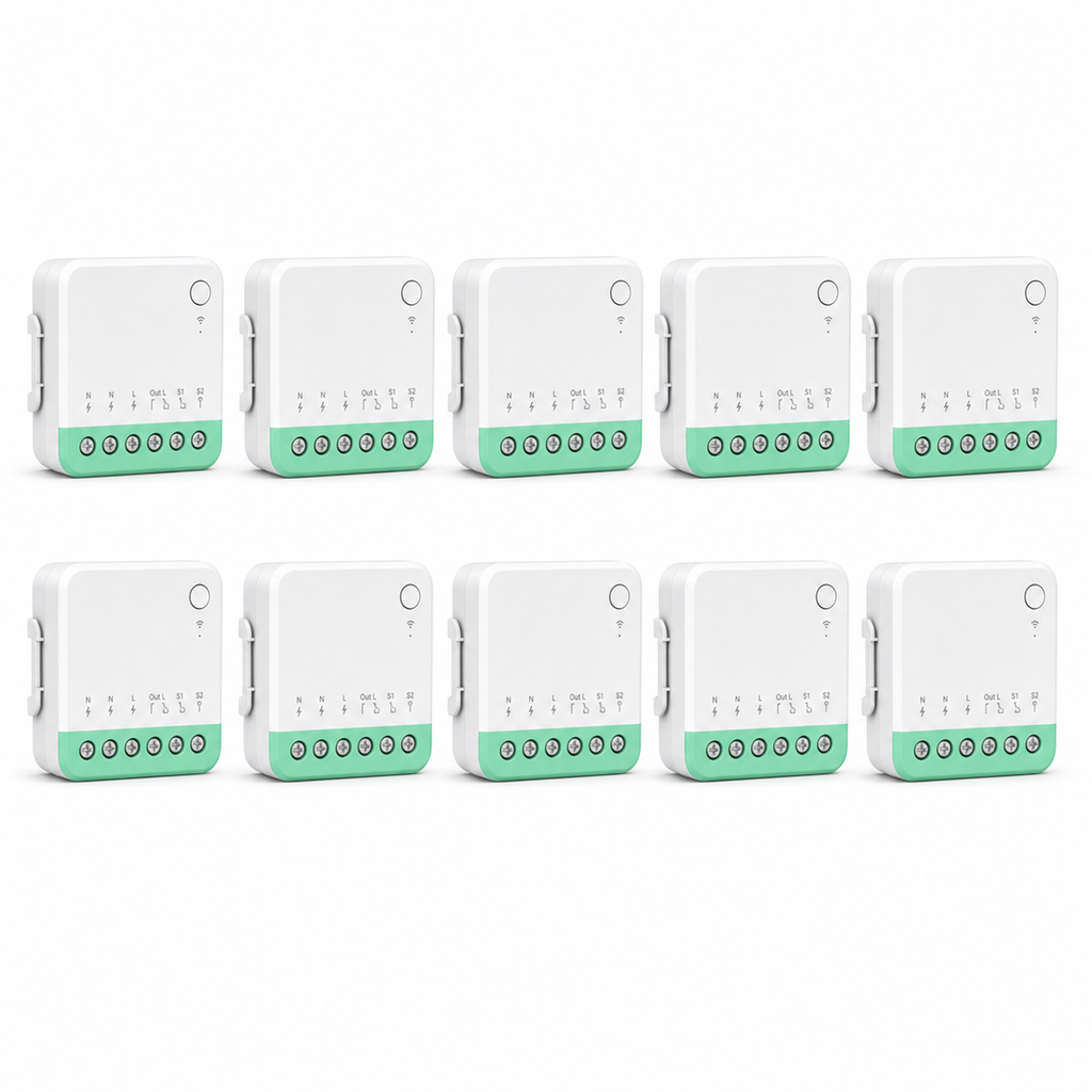 Lot de 10 modules relais Wi-Fi Matter NéoRelay Mini R4M Pro sur fond blanc