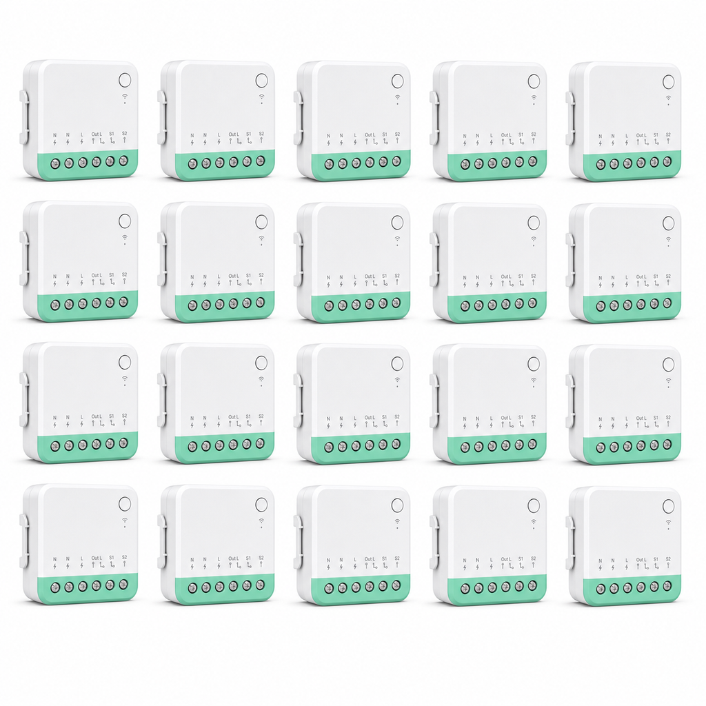 Lot de 20 modules relais Wi-Fi Matter NéoRelay Mini R4M Pro sur fond blanc