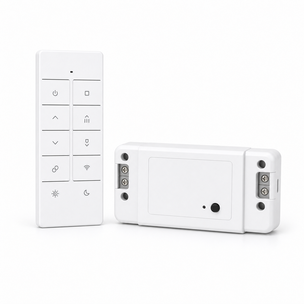 Module relais NéoRelay RF R2 Pro avec télécommande RM433R2 8 boutons sur fond blanc
