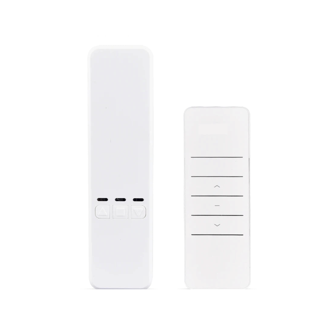 Moteur de chaîne Wi-Fi pour store avec télécommande sur fond blanc