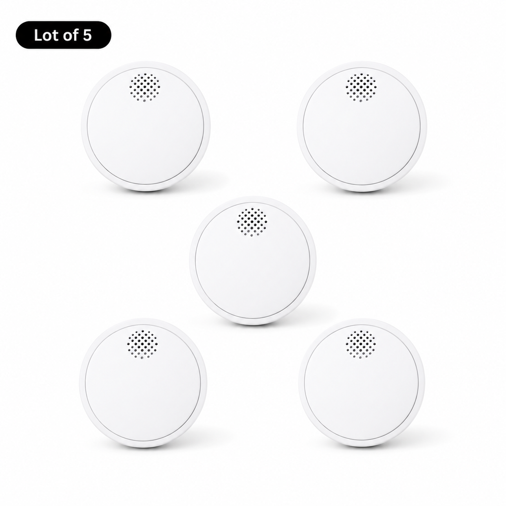Lot of 5 variant packshot with five white smart smoke detectors