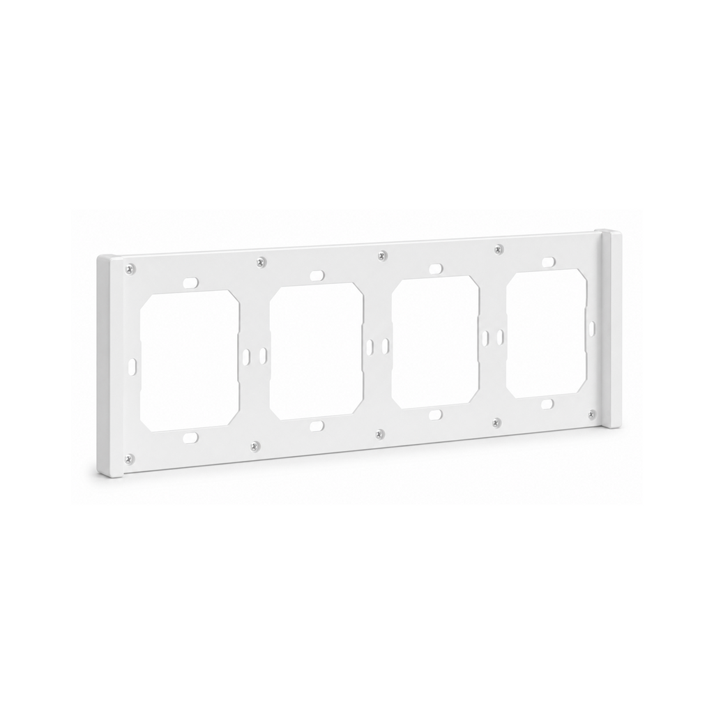 Cadre mural blanc NéoSwitch M5 Matter Pro quatre canaux sur fond blanc.