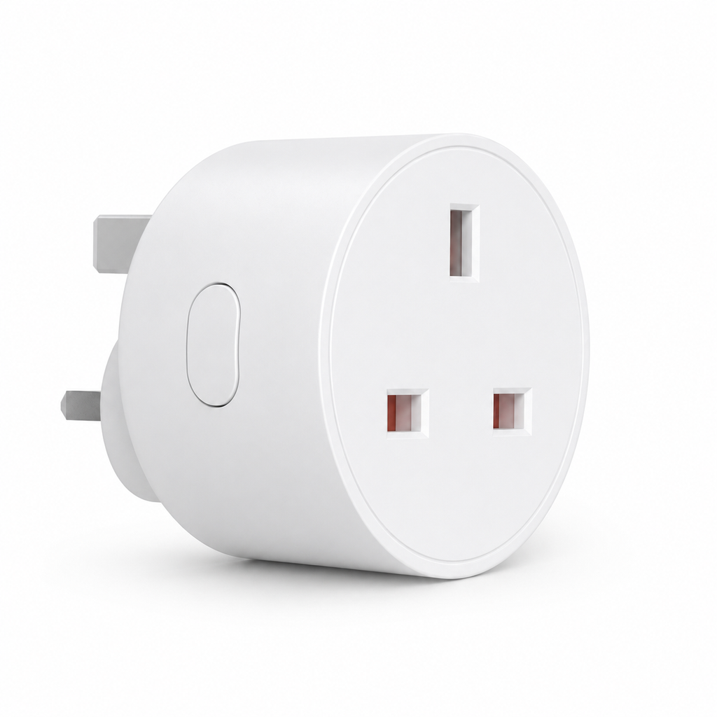 Prise connectée Zigbee Type G UK blanche sur fond blanc, adaptateur intelligent pour maison connectée