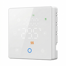 Thermostat sans fil Neodom blanc pur pour chaudiere gaz, vue en angle avec ecran tactile lumineux.