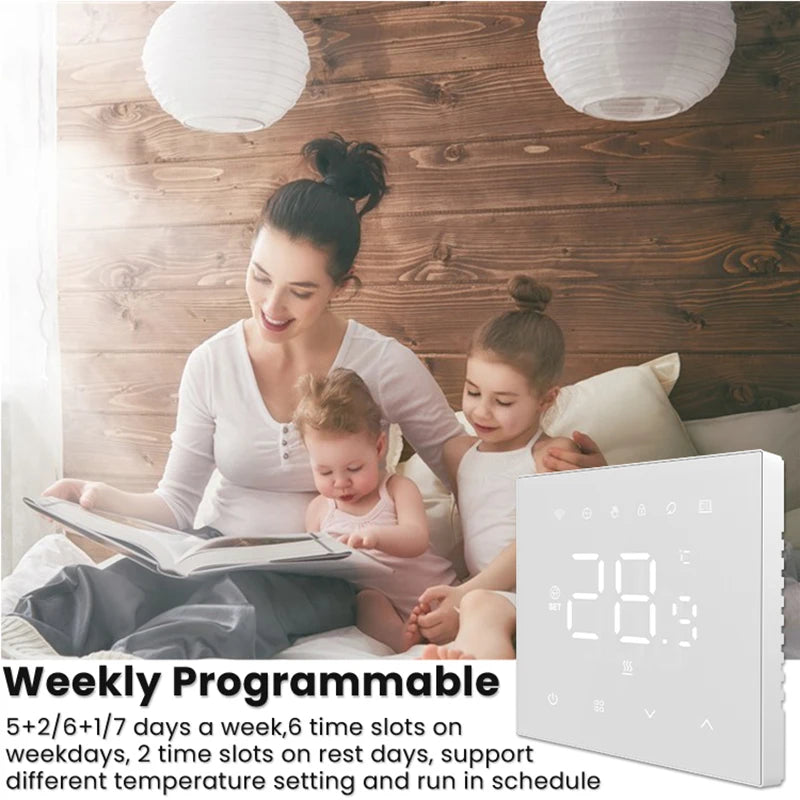 Thermostat mural blanc avec programmation hebdomadaire dans une chambre familiale.