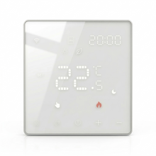 Vue de face du thermostat mural tactile NéoPure Comfort blanc pur avec affichage LED lumineux.
