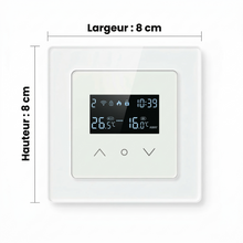 Dimensions 8 cm par 8 cm d’un thermostat mural Wi-Fi blanc.