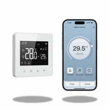 Thermostat Wi-Fi blanc connecté à une application mobile réglée à 29,5 degrés.