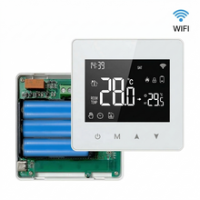 Thermostat Wi-Fi blanc à piles avec écran digital et circuit visible.