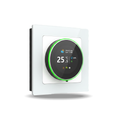 Thermostat Wi-Fi Rotary-S blanc pur vue inclinée sur fond blanc studio.