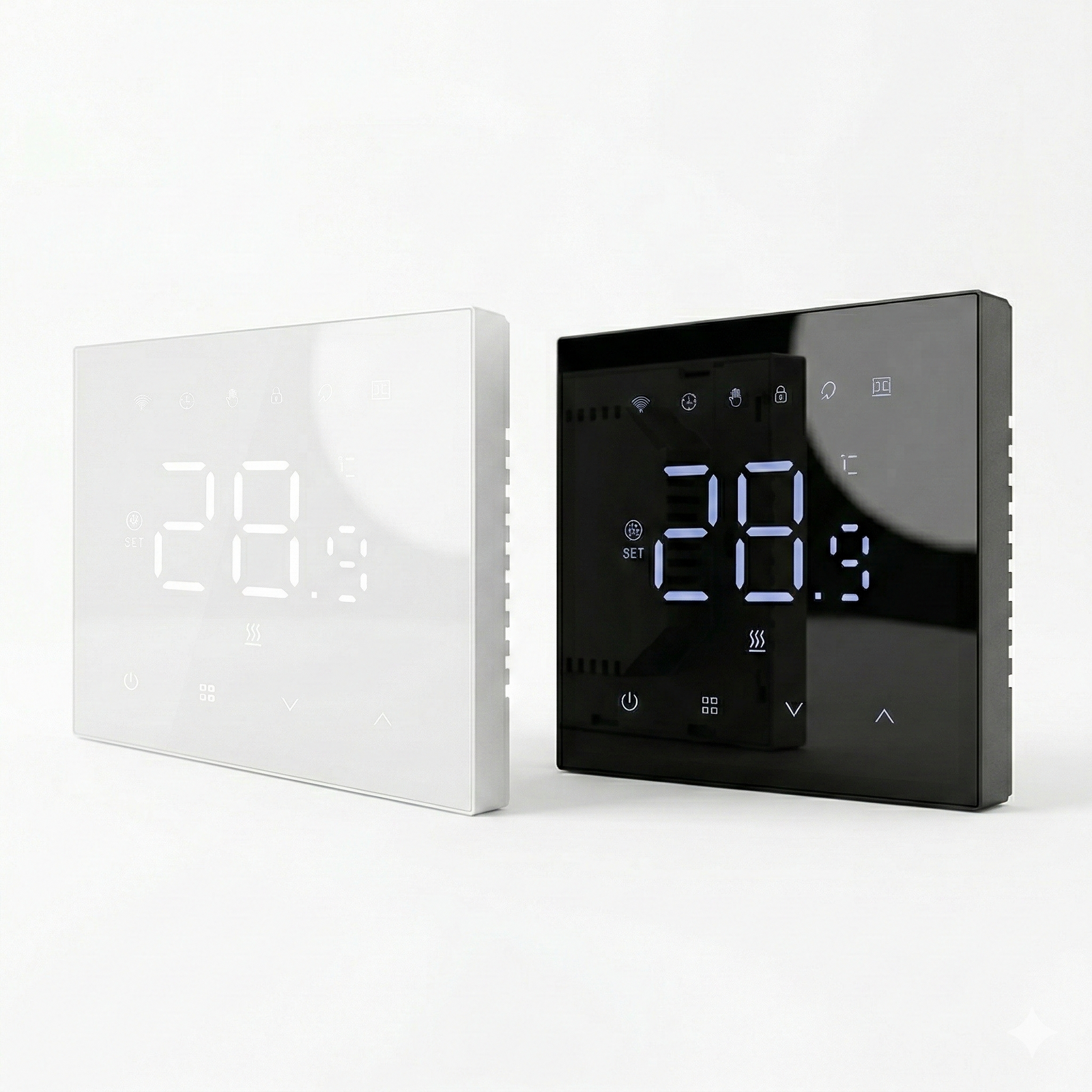 Deux thermostats muraux blanc et noir avec affichage LED.