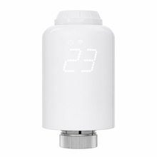 Vanne thermostatique NéoForce Comfort blanc pur vue de face avec écran LED et bague métallique.