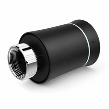 Vue de côté de la vanne thermostatique NéoSoft Curve Comfort noir absolu avec filetage et raccord métallique apparent.